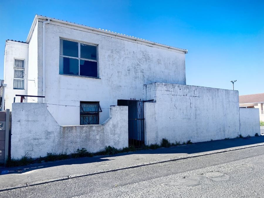 4 Bedroom Property for Sale in Lavender Hill Western Cape